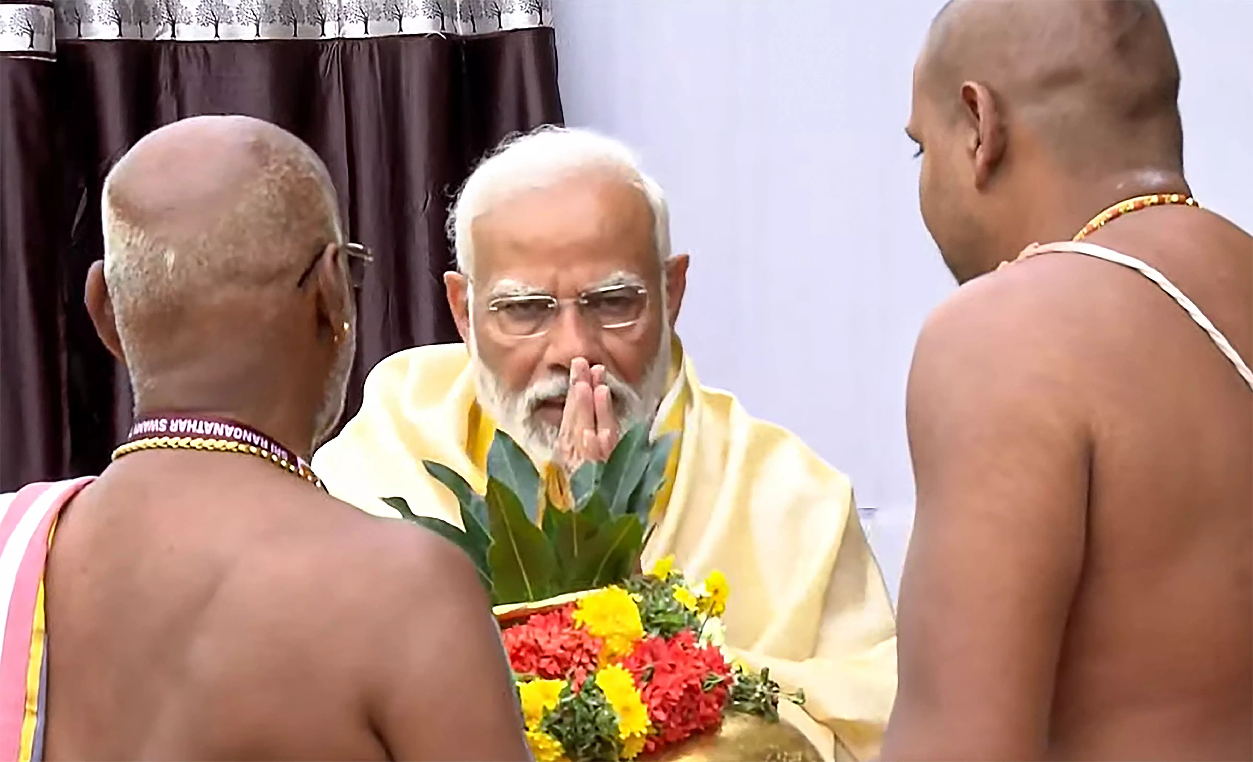 PM Modi arrives in Trichy, Priests of Ranganathaswamy Temple welcome first visit by a PM