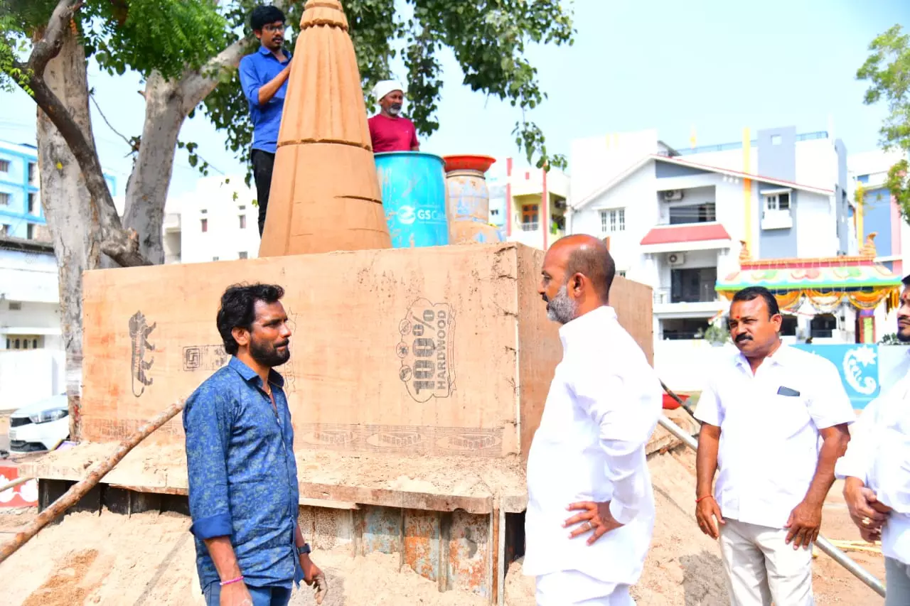 MP Bandi Sanjay Inspects Sand Sculpture of Ram Mandir in Karimnagar