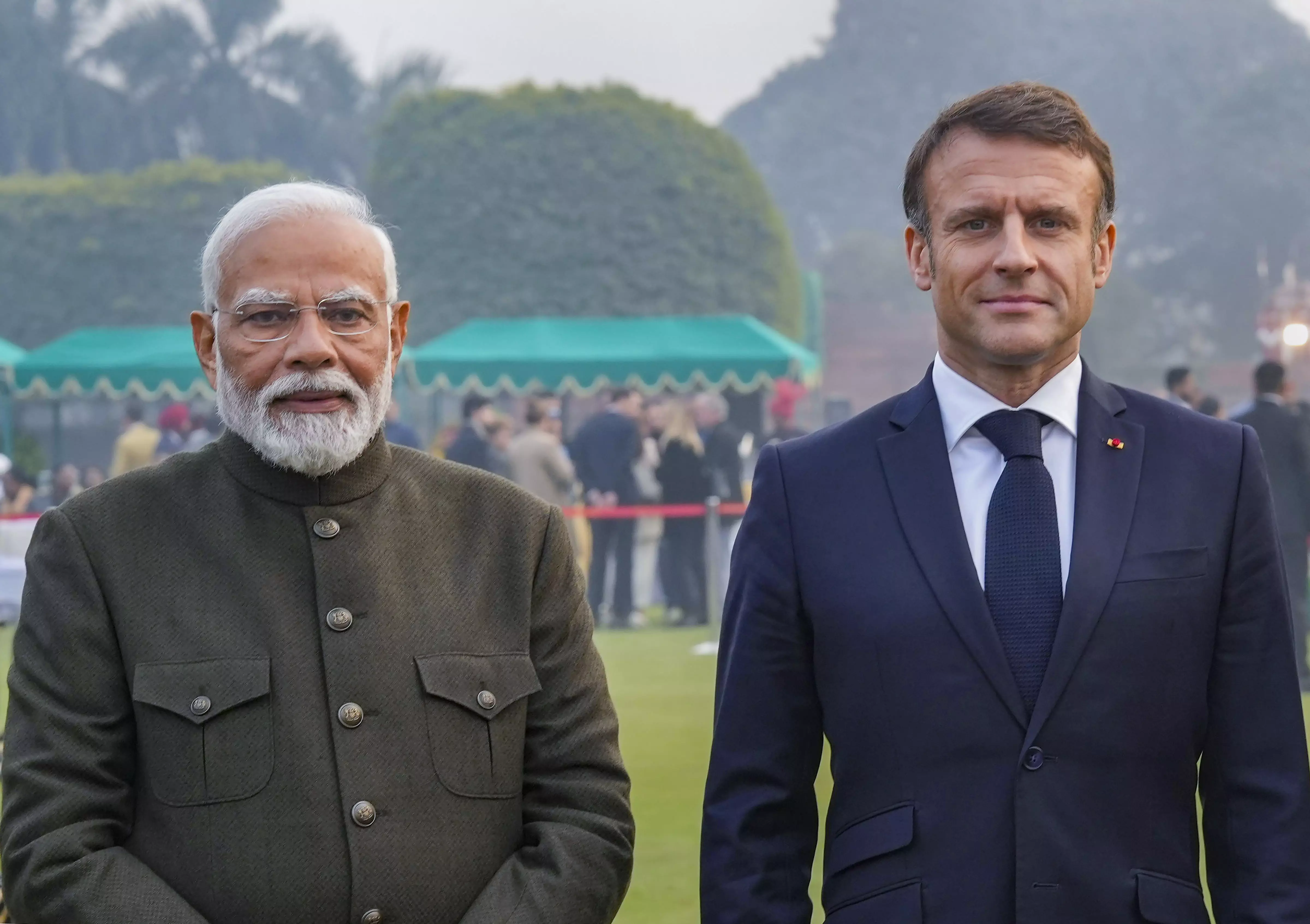 India, France Ink Deals on Copters, Jet Engines Tech