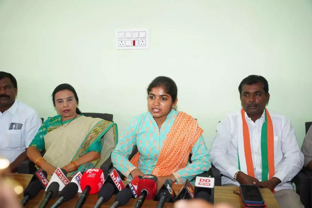 People Will Throw Out BRS in LS Polls: Yasheshwini