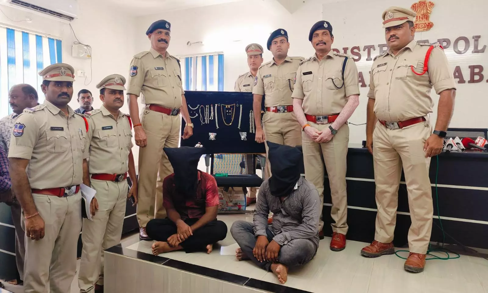 Burglar Gang Members Arrested in Mahbubabad, Gold and Silver Ornaments Seized