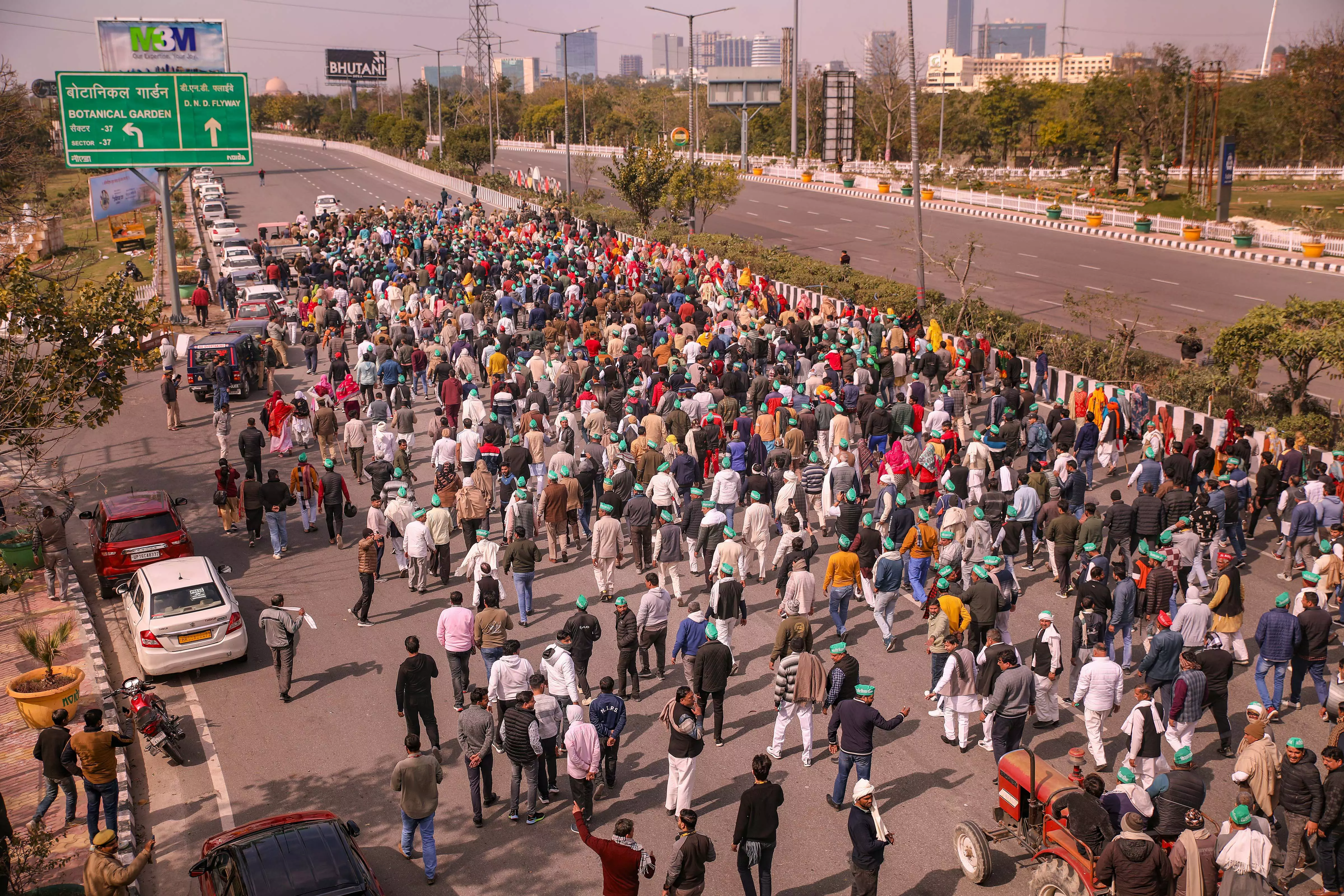 Delhi-Noida Traffic Halt: Farmers Demand Land Compensation