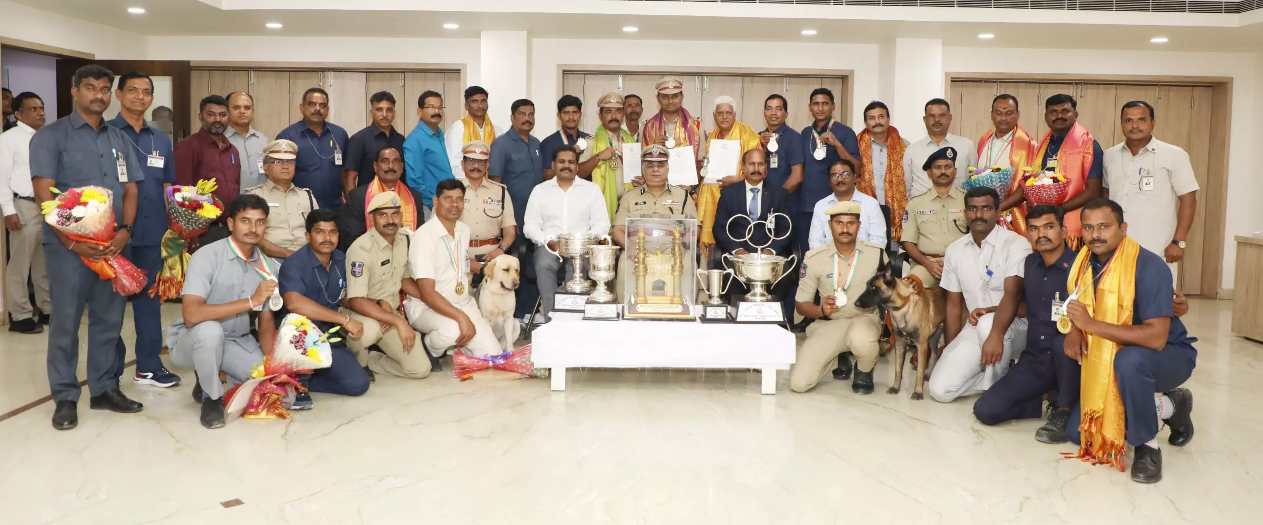 DGP Ravi Gupta Lauds TS Police for Lifting Charminar Trophy