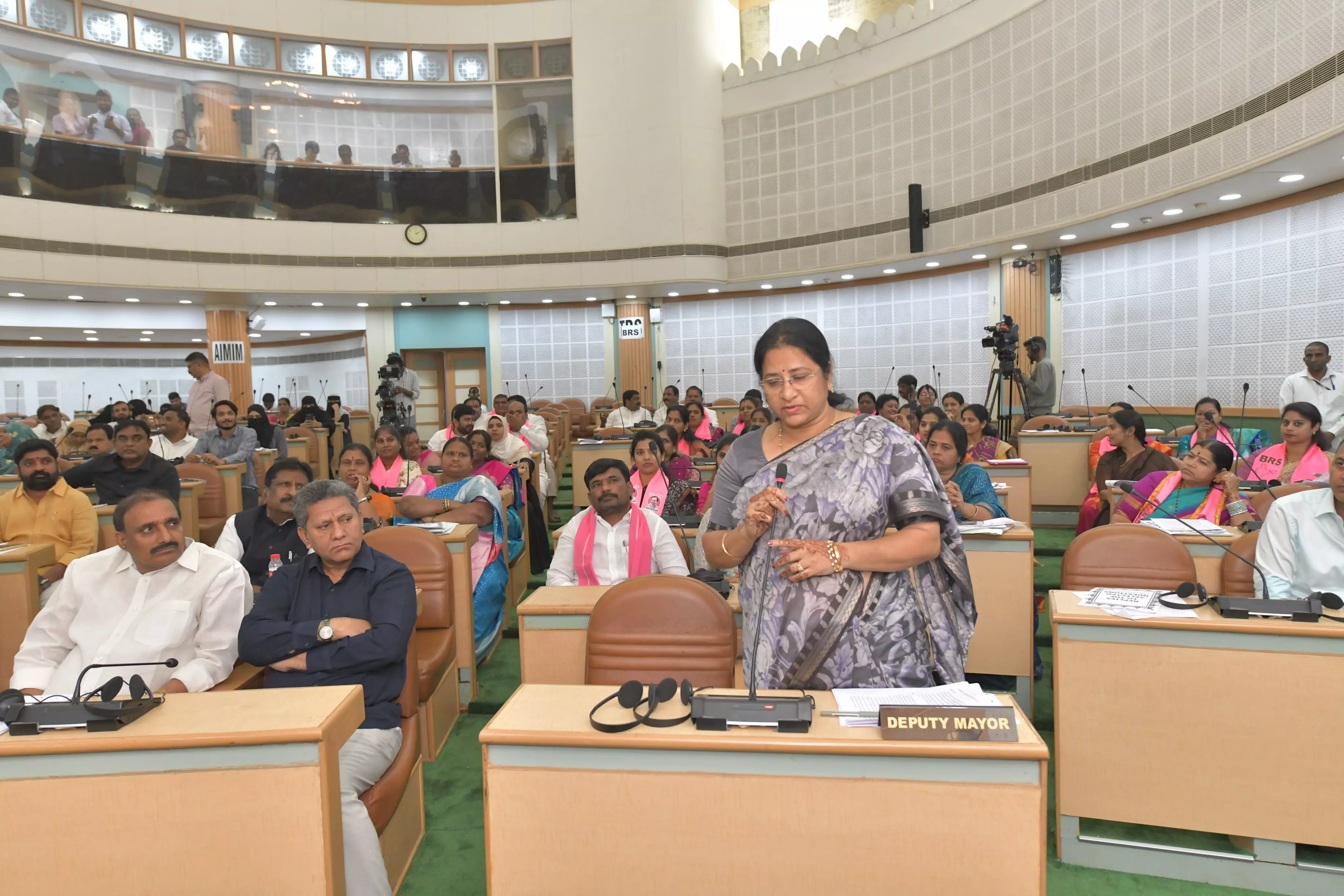 GHMC Deputy Mayor Mothe Srilatha Shoban Reddy Quits BRS