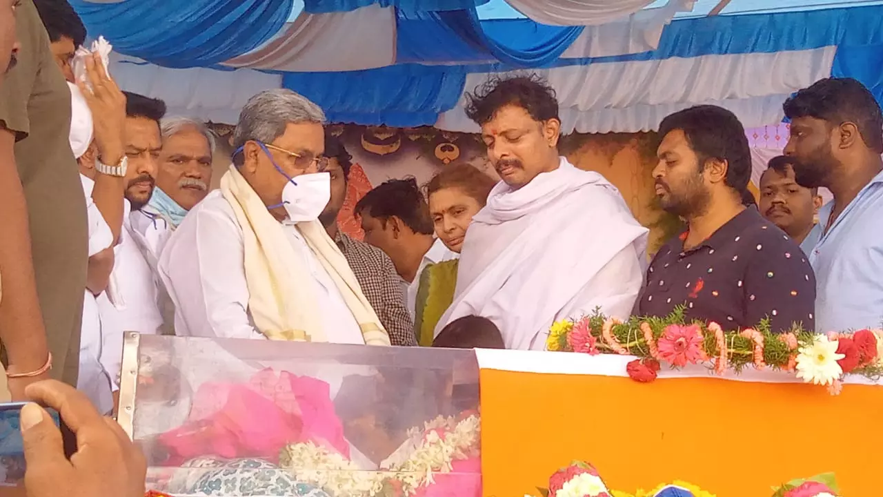 Karnataka: Surapur MLA Raja Venkatappa Naik Laid to Rest with State Honors