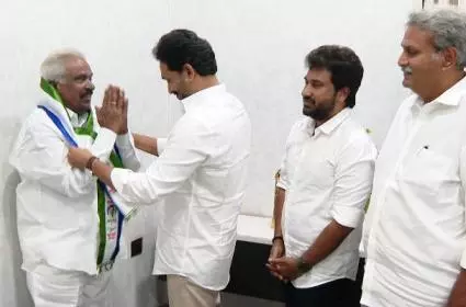 AP: Surya Rao Joined YSRC in Presence of YS Jagan