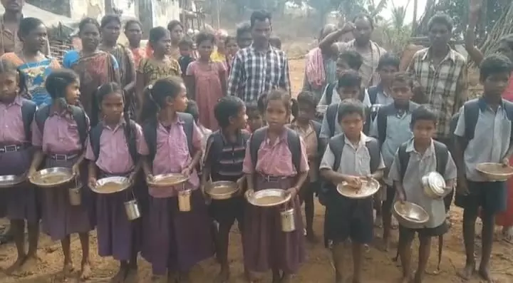 ASR District: Tribal Students Protest with Mud on Meal Plates