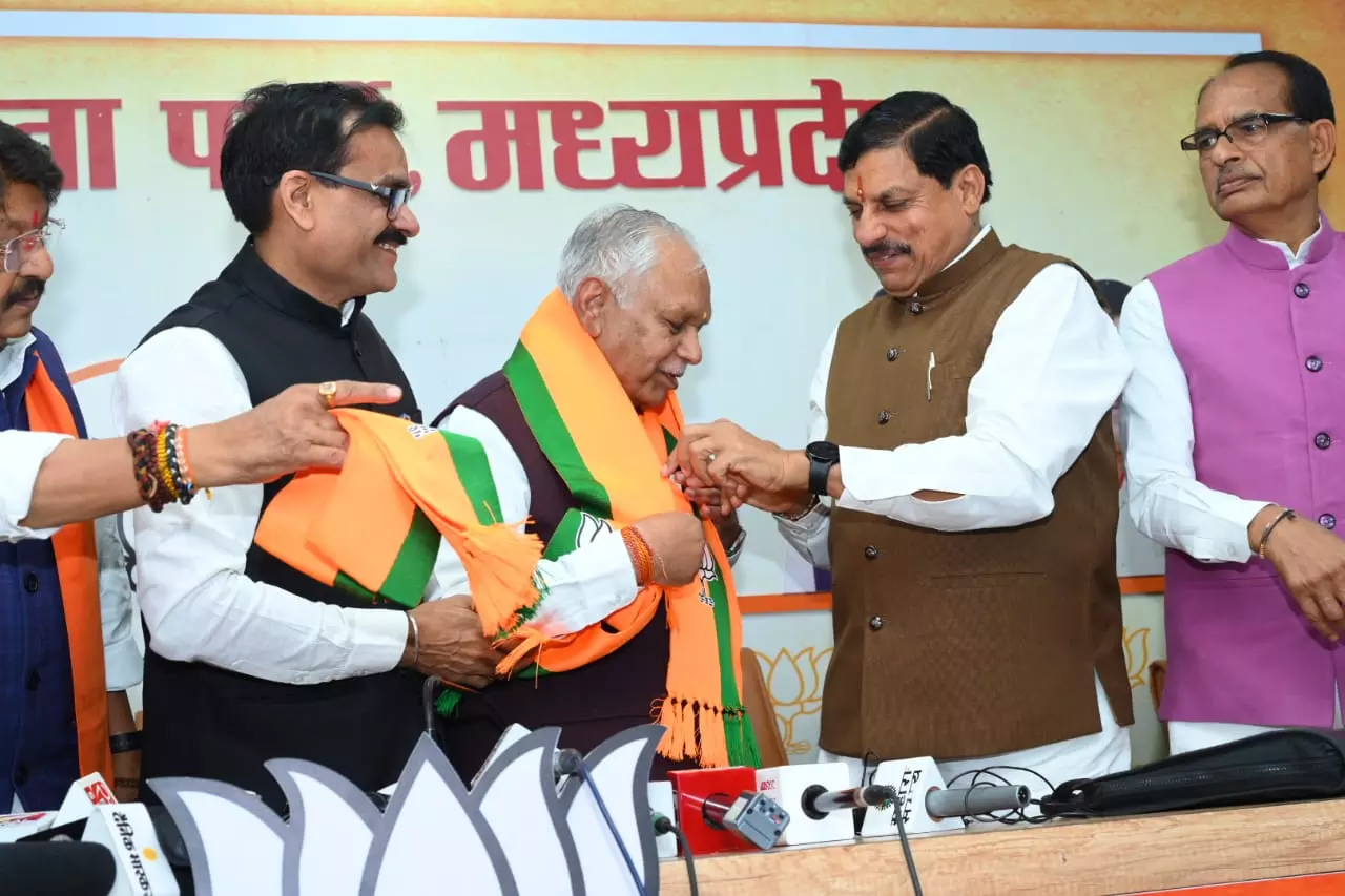 In Jolt to Congress Ahead of LS Polls, Party veteran Suresh Pachouri Joins BJP