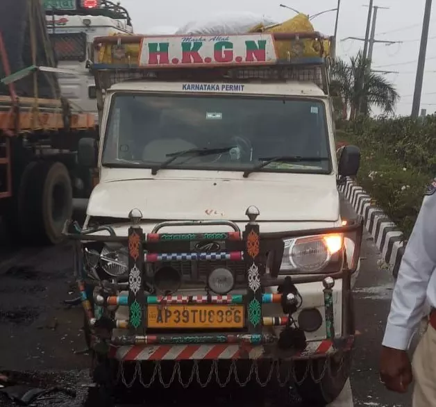 Hyderabad: Two seriously injured in ORR accident