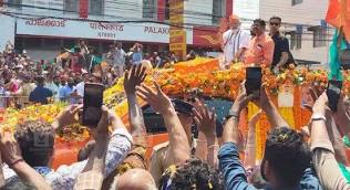 In Scorching Heat Hundreds Line Up For PM Modi's Road Show In Palakkad