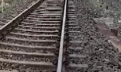 UP: 25-foot iron rod recovered from Pilibhit-Bareilly railway track