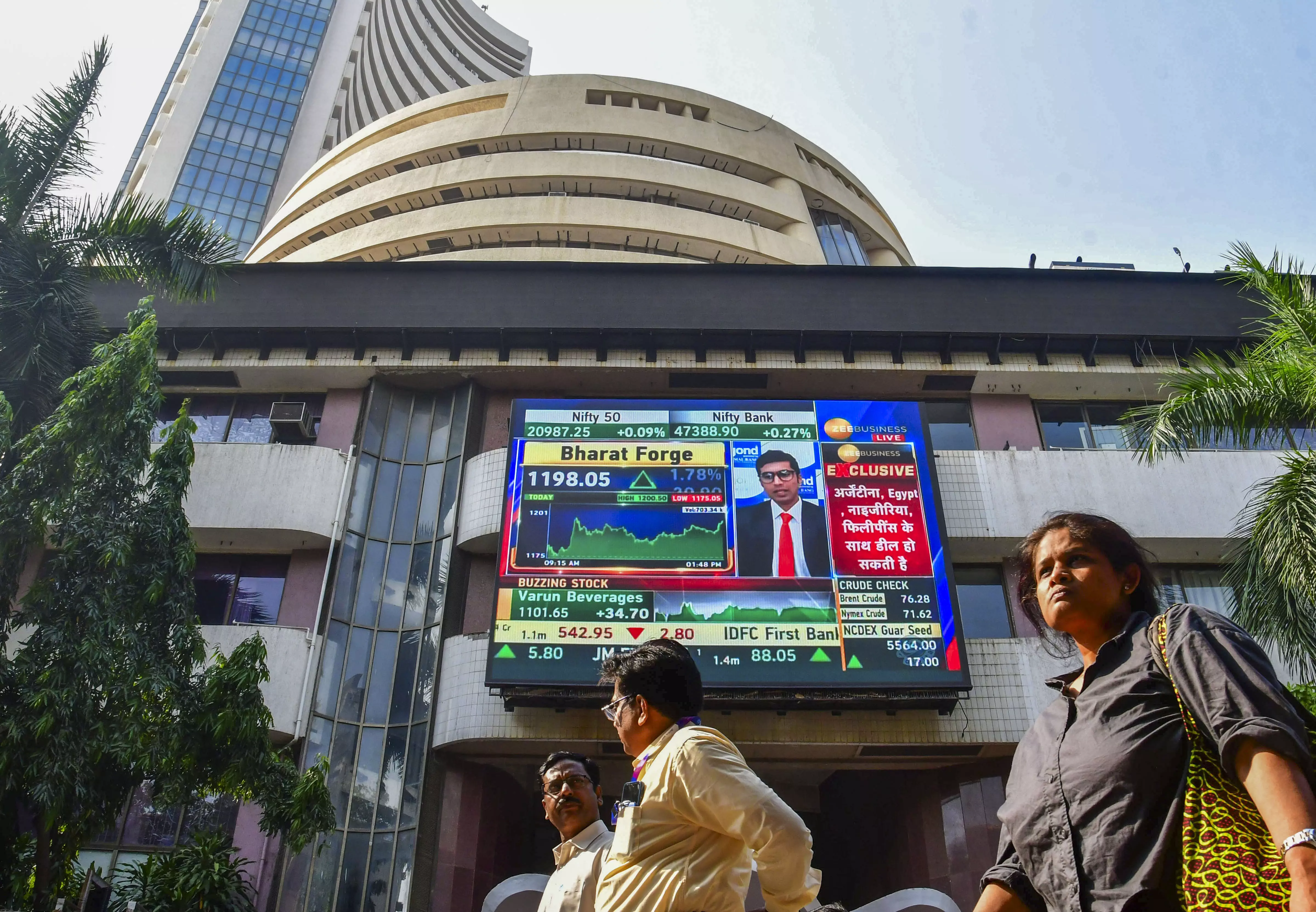 DC Edit | Markets close in the green