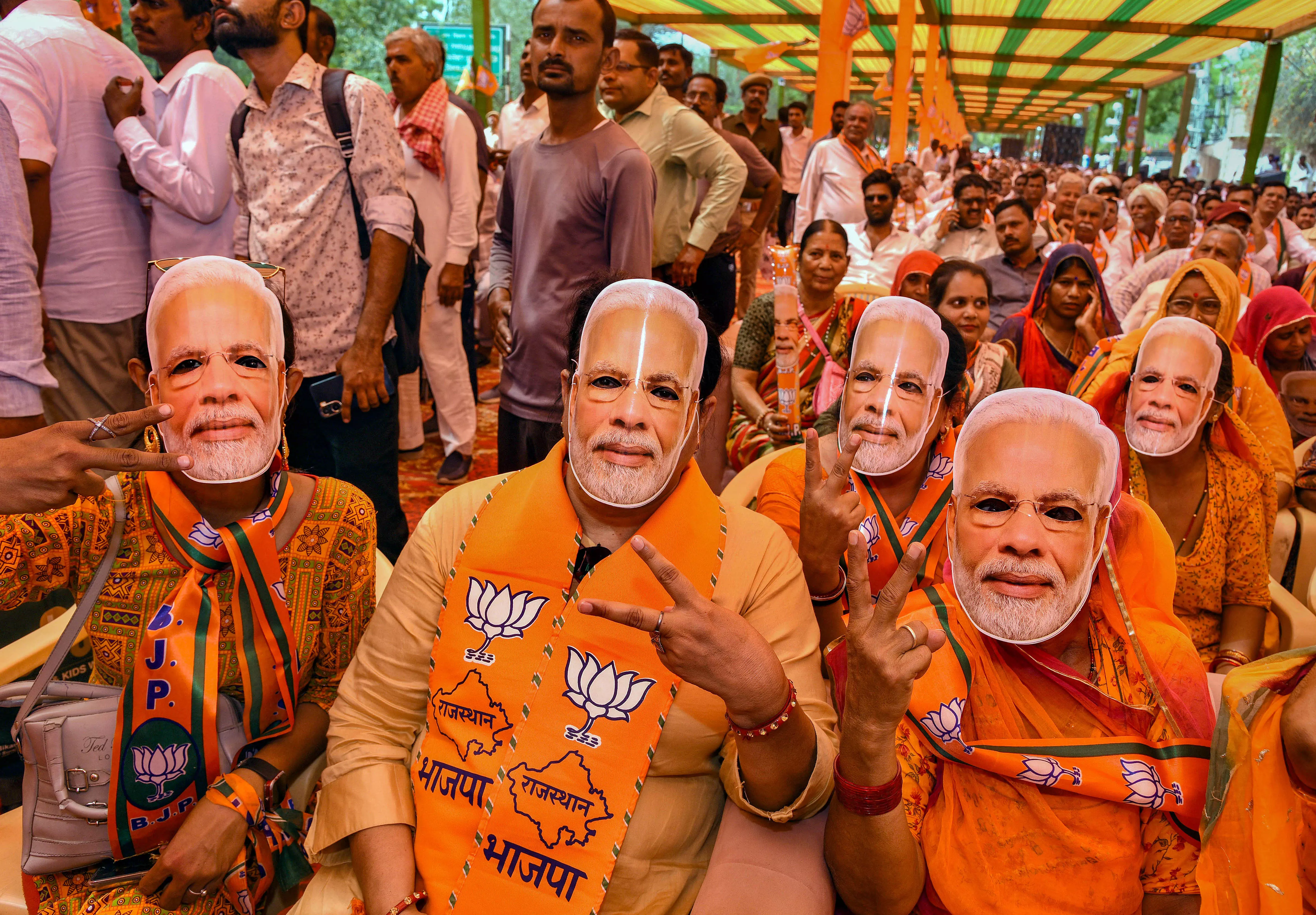 Bid to Lure Voters, Super Sunday Sees Huge Rallies