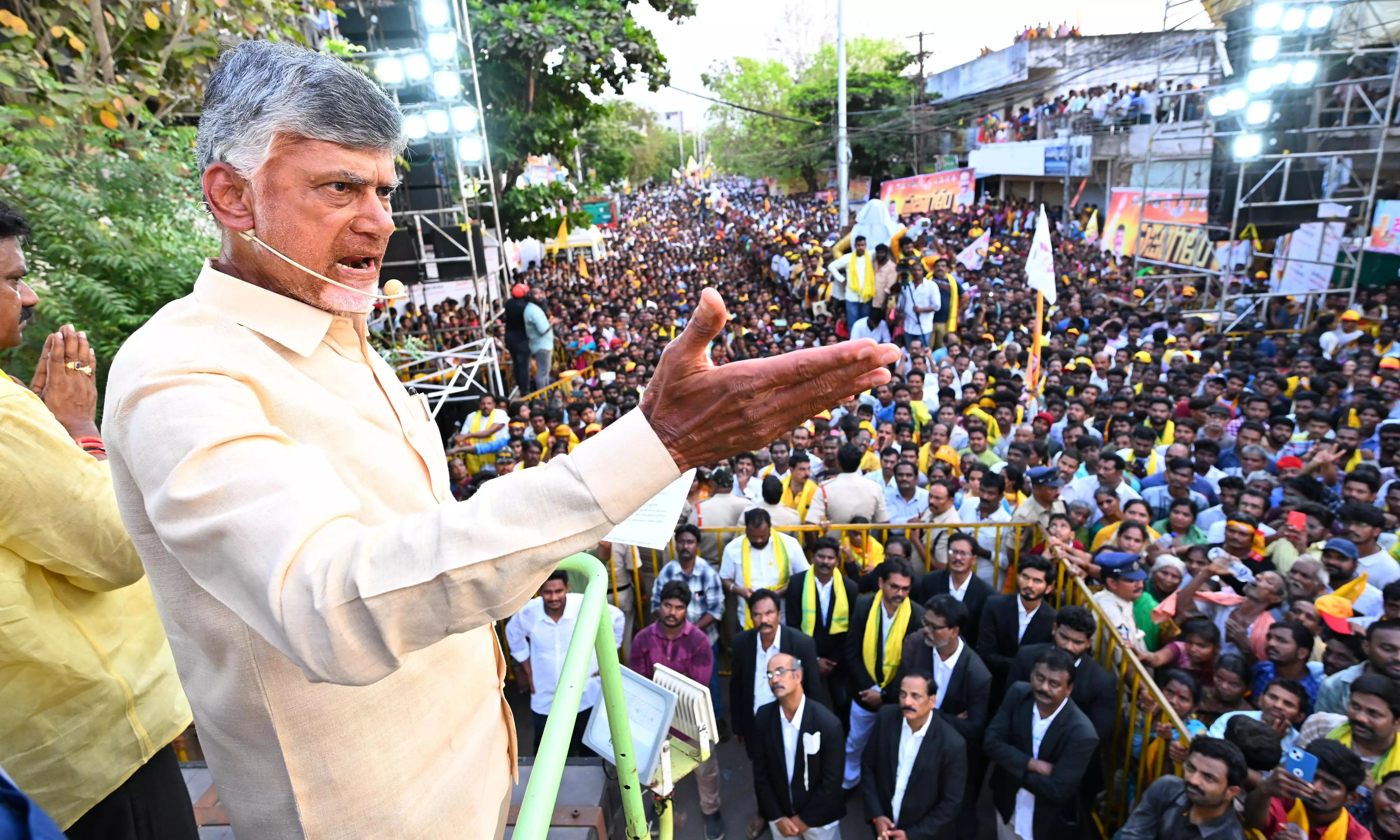 Naidu slams Congress, YSRC for planning to split anti-Jagan vote