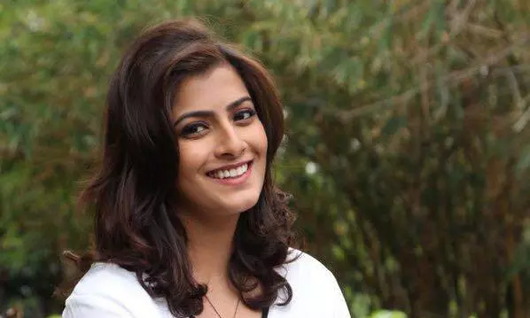 Marriage date yet to be fixed, says Varalaxmi Sarathkumar