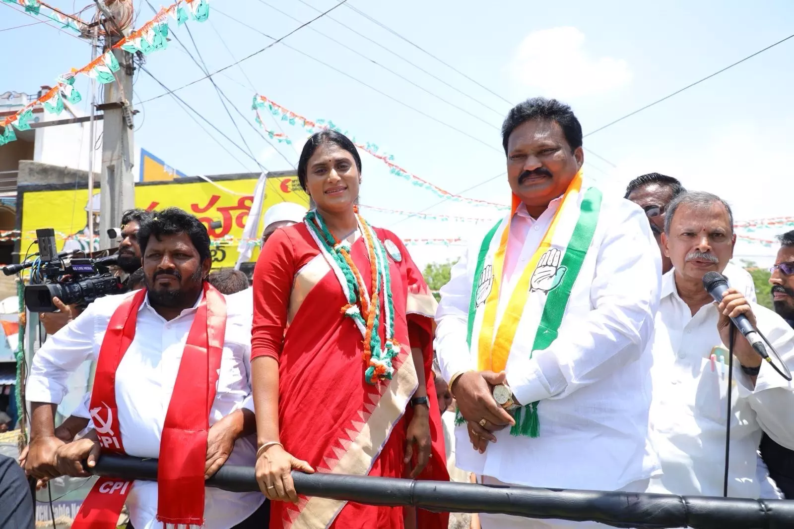 YSRC sitting MLA Chittibabu joins Congress