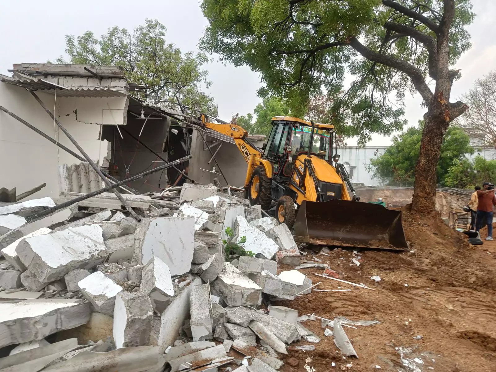 GHMC Demolishes Encroachment in MLA Colony, Banjara Hills