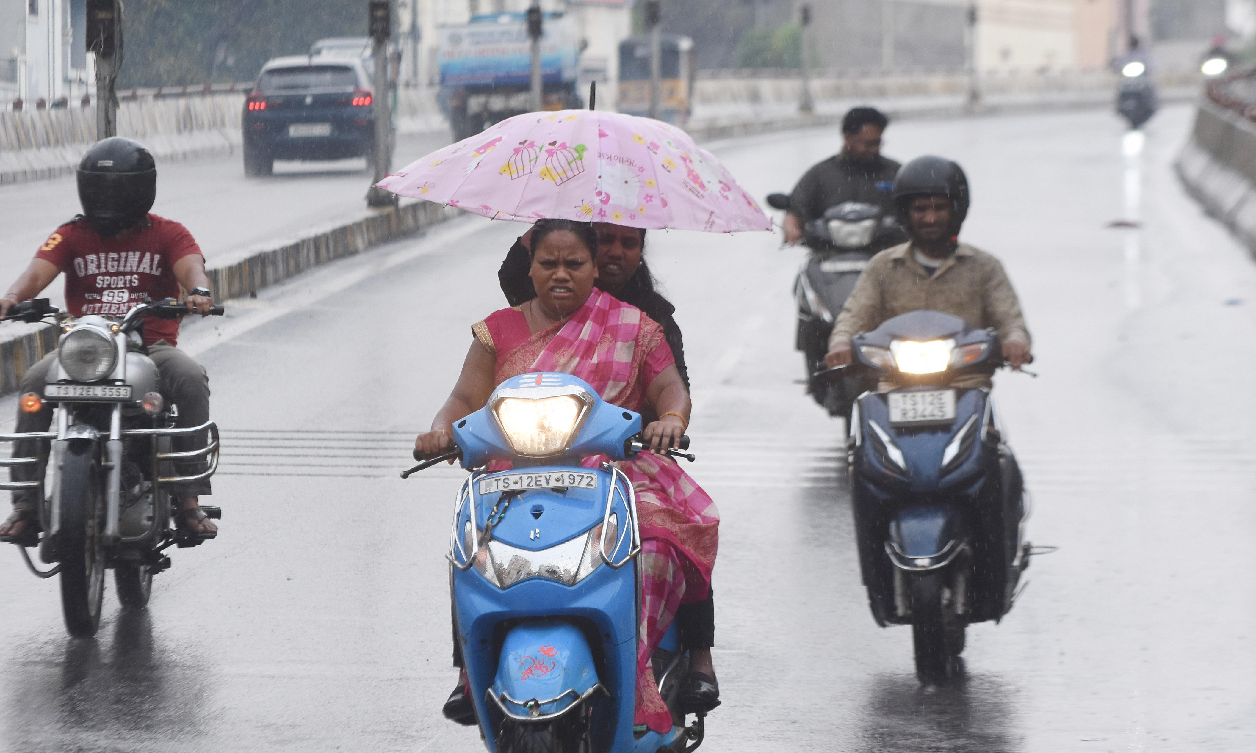 Rains bring mercury down many notches