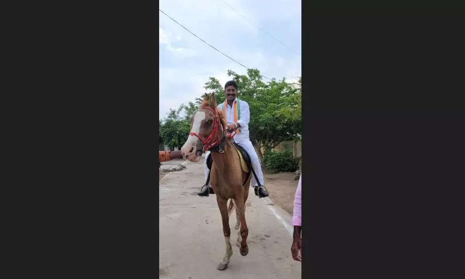 Voter comes on a horse for voting in Suryapet