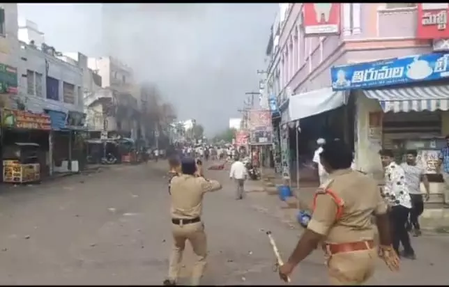 Tear gas sells fired as mob try to attack YSRCP candidate’s house in Narsaraopet