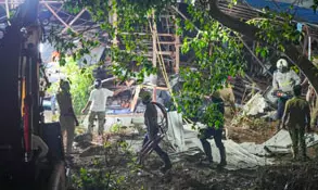 4 dead, 60 injured after billboard collapses in Mumbai after dust storm