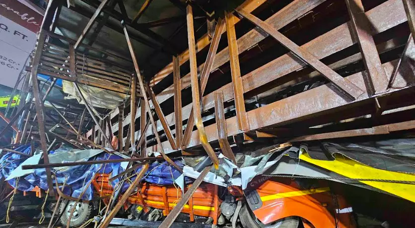 4 dead, 60 injured after billboard collapses in Mumbai after dust storm