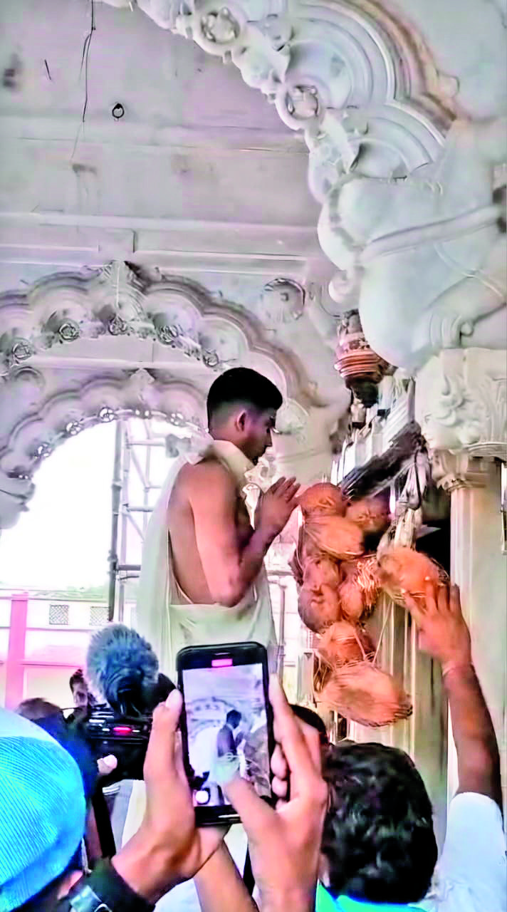 Shubman Gill does pooja at Jain Temple