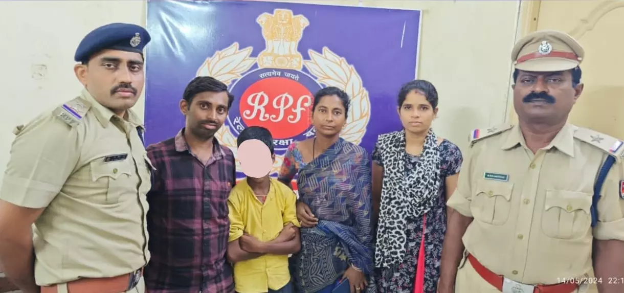 RPF rescues minor boy and reunites with parents