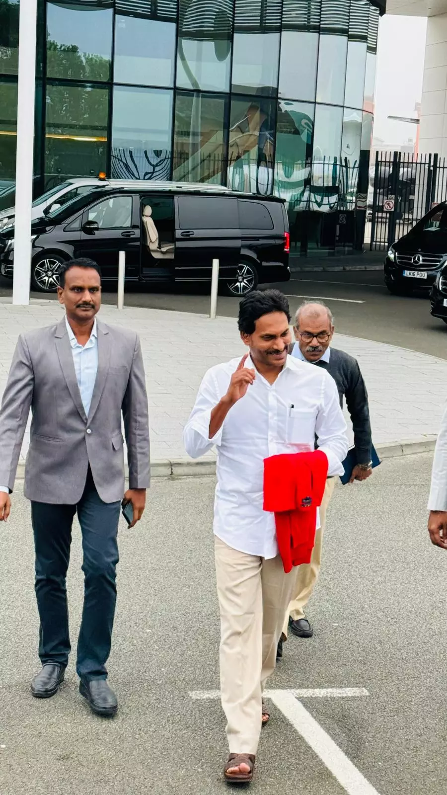 Jagan gets rousing welcome from YSRCP supporters in London