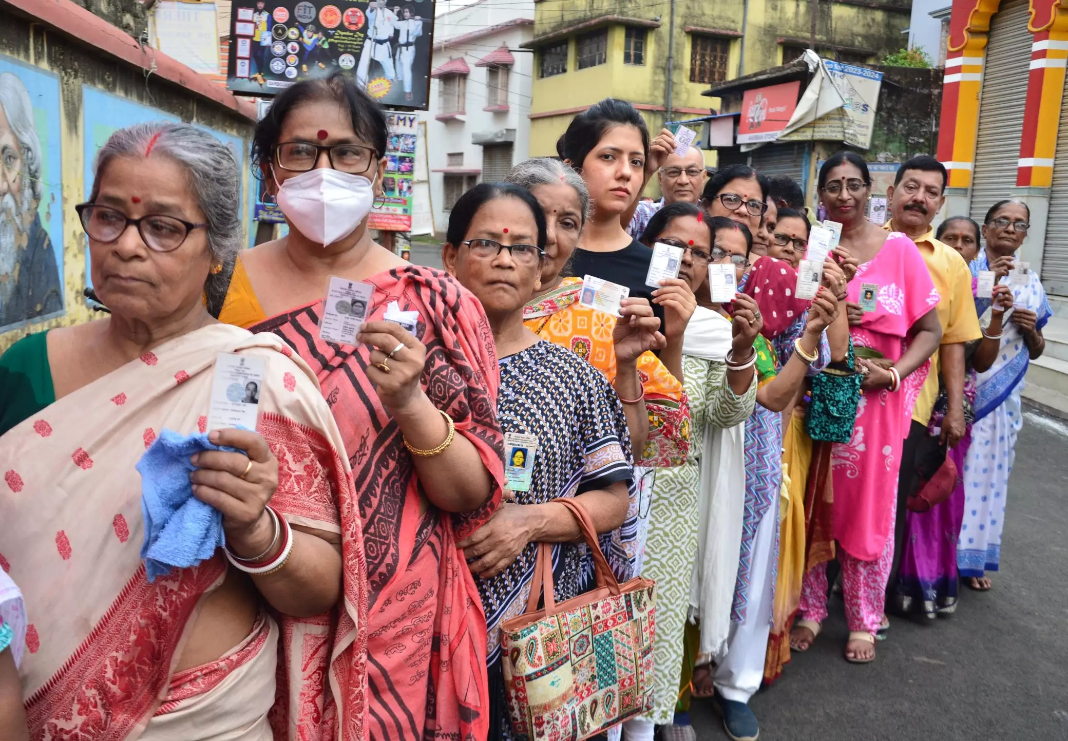 Fifth-phase Lok Sabha polls pass off peacefully in 49 Parliament constituencies