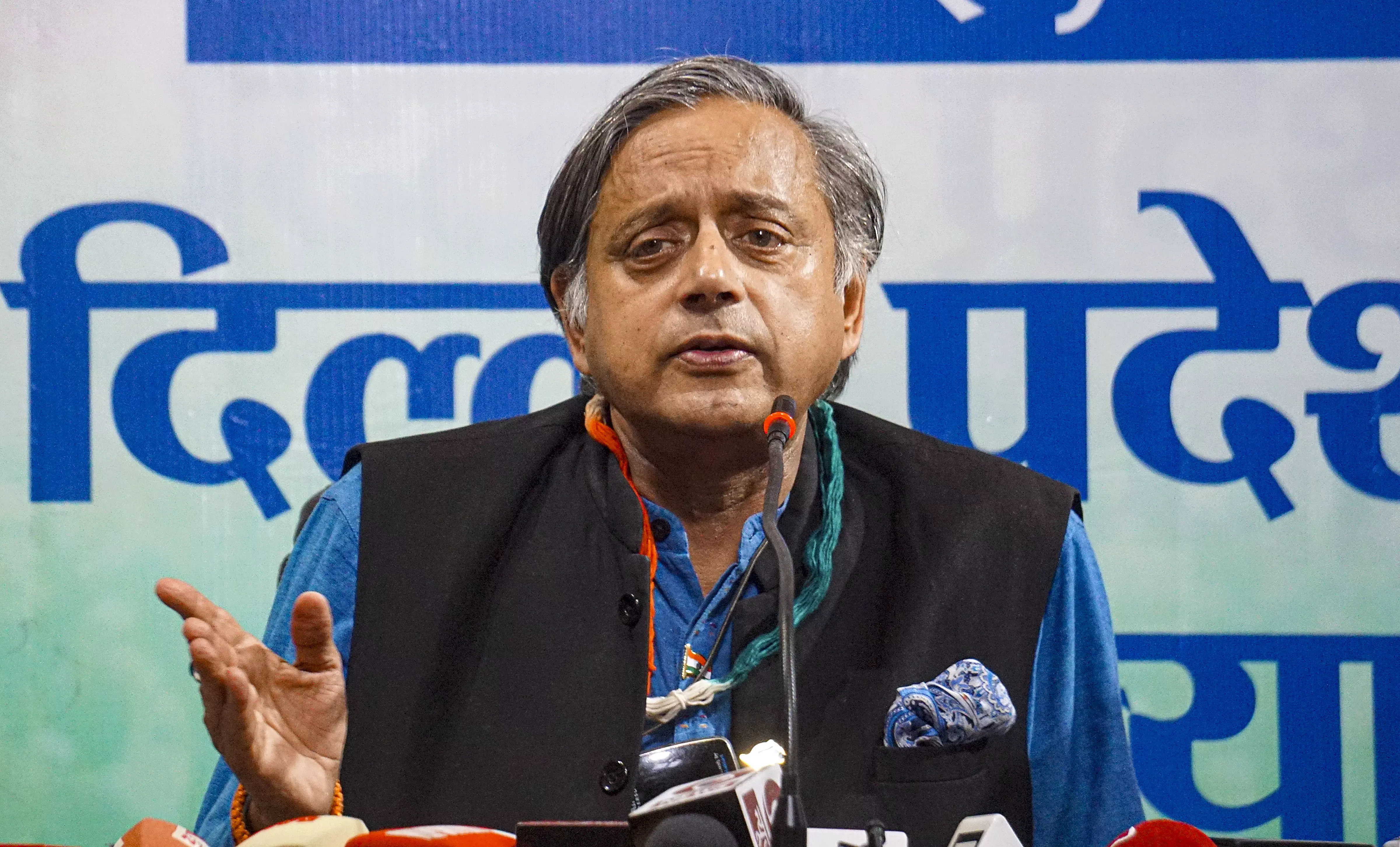 Abki Baar 400 Paar a complete fantasy says Shashi Tharoor