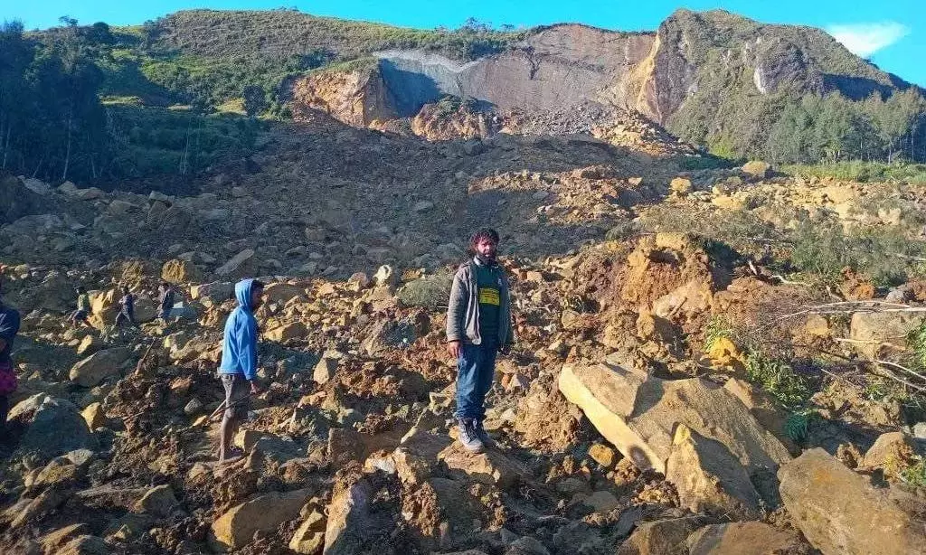 More than 100 people believed killed by a landslide in Papua New Guinea