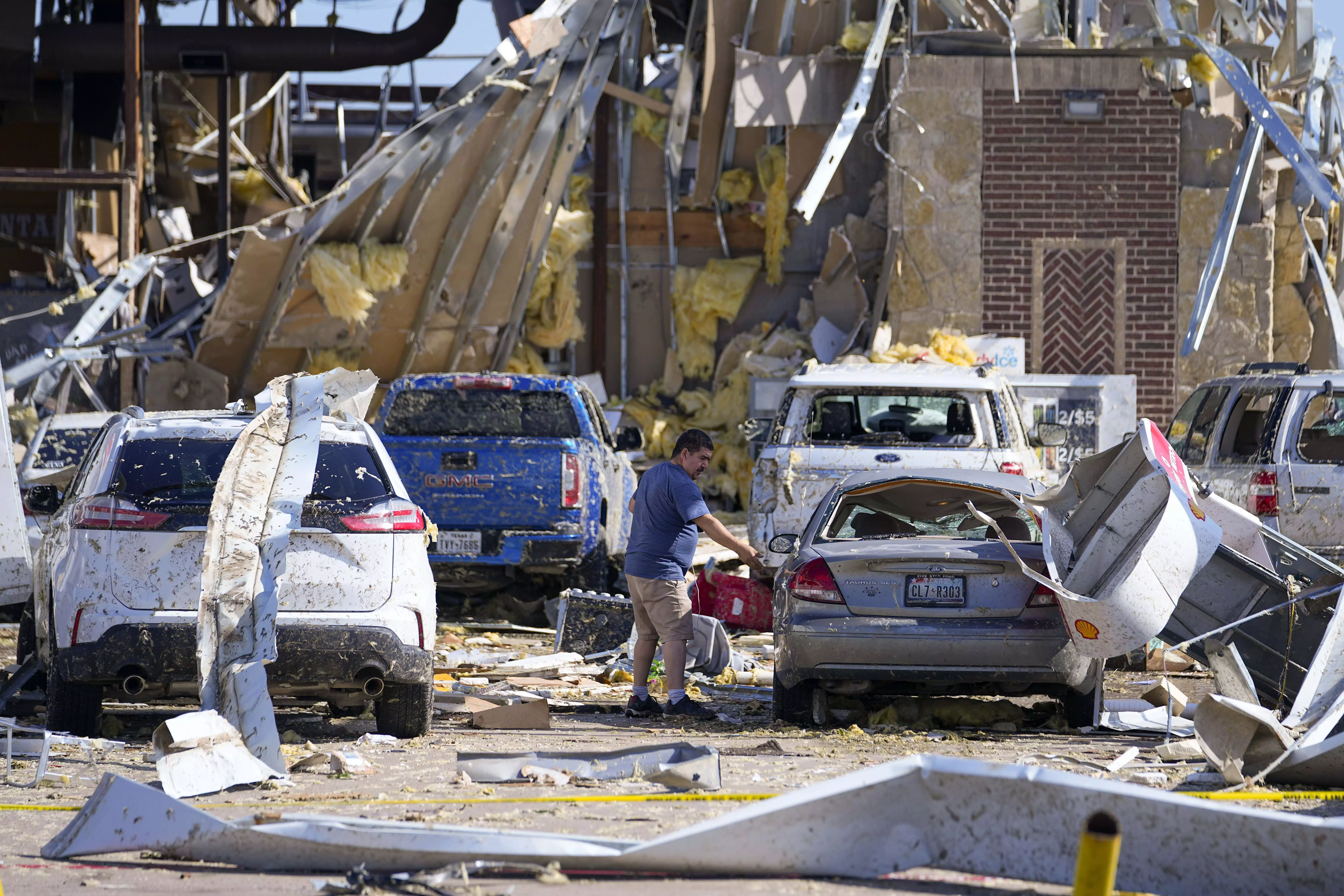 US: Tornadoes Rip Through Texas, Oklahoma, and Arkansas; at least 15 Dead