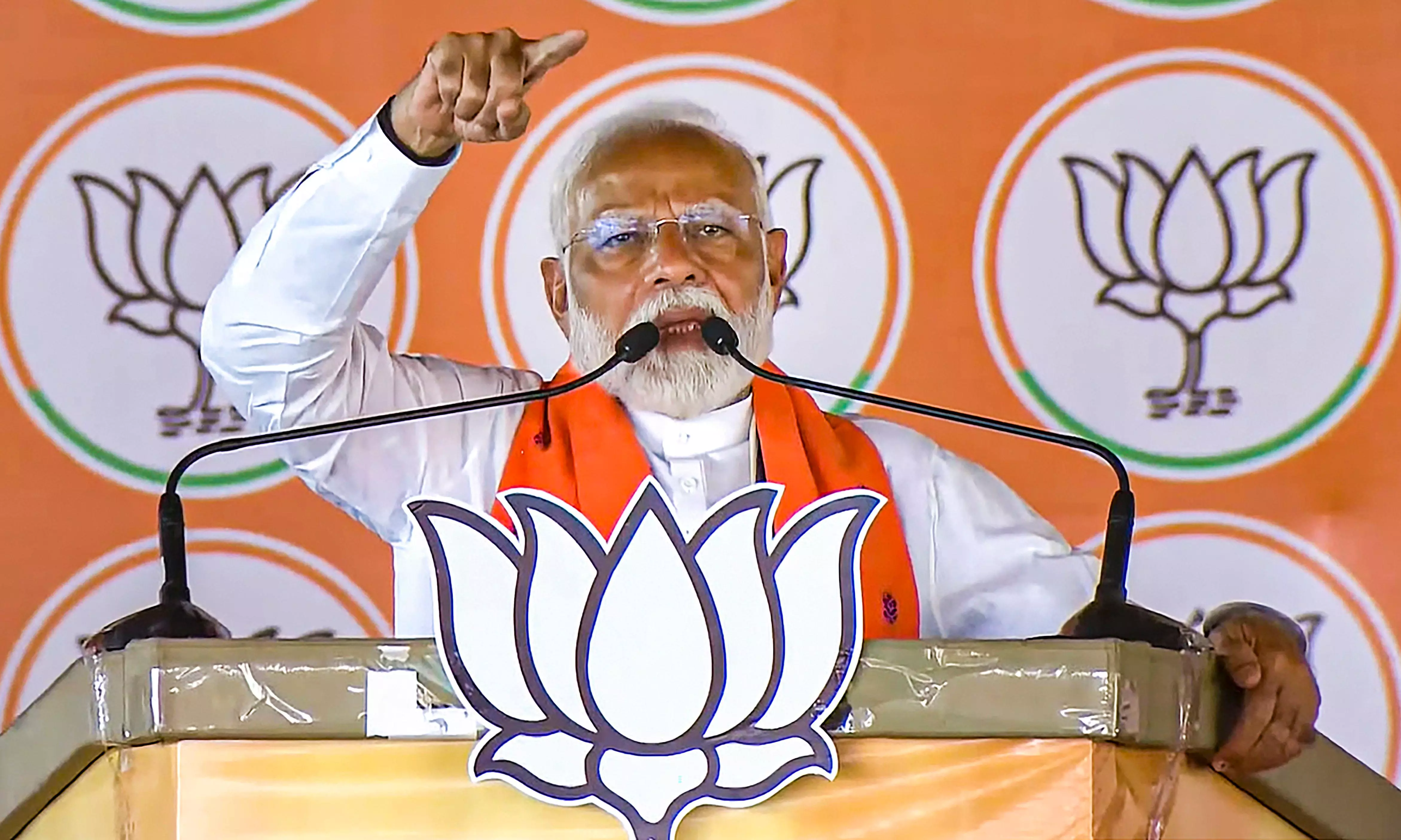 Modi Accuses JMM of Supporting Infiltrators and Decreasing Tribals