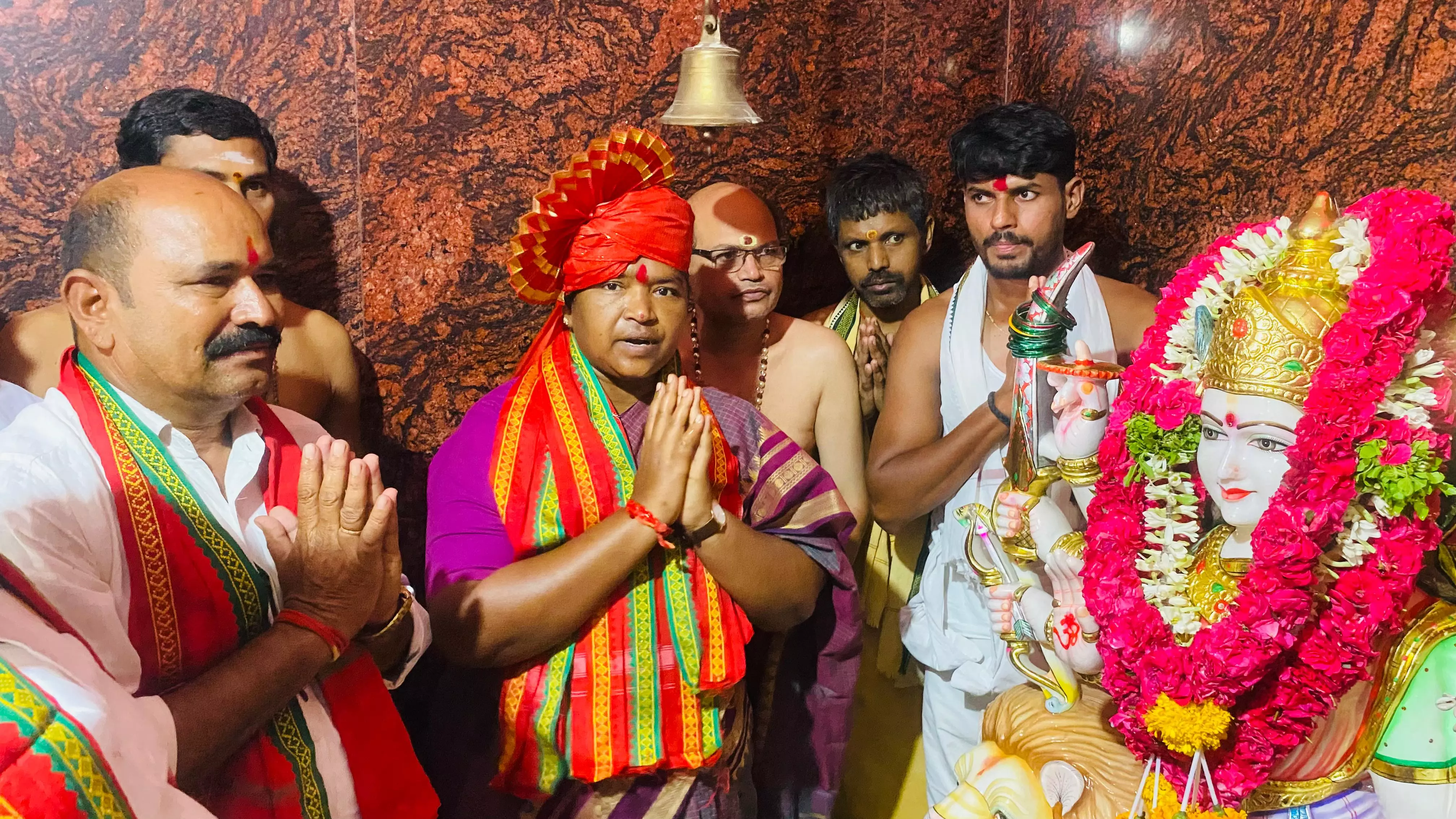 Minister Seethakka Offers Prayers at Temple