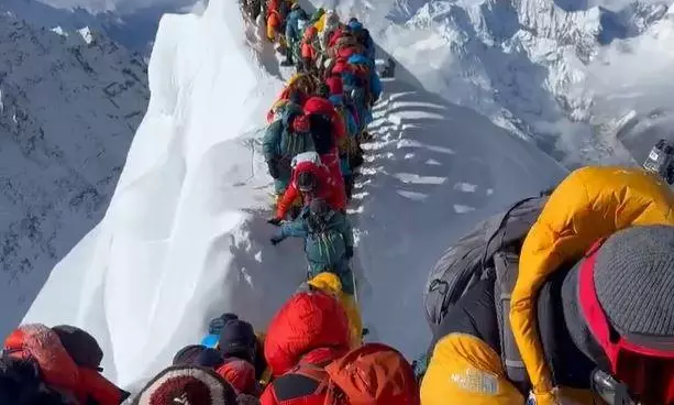 Traffic Jam on Mount Everest; Videos Go Viral