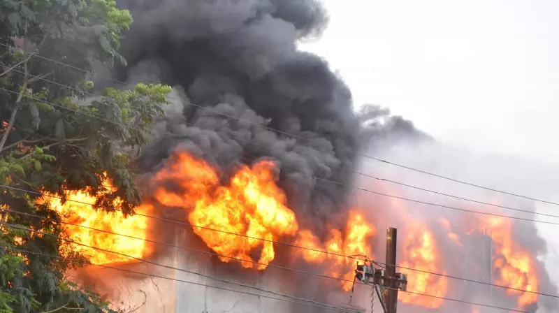 Panic Erupts as Smoke from Fertilizer Plant Fire Engulfs Nearby Villages