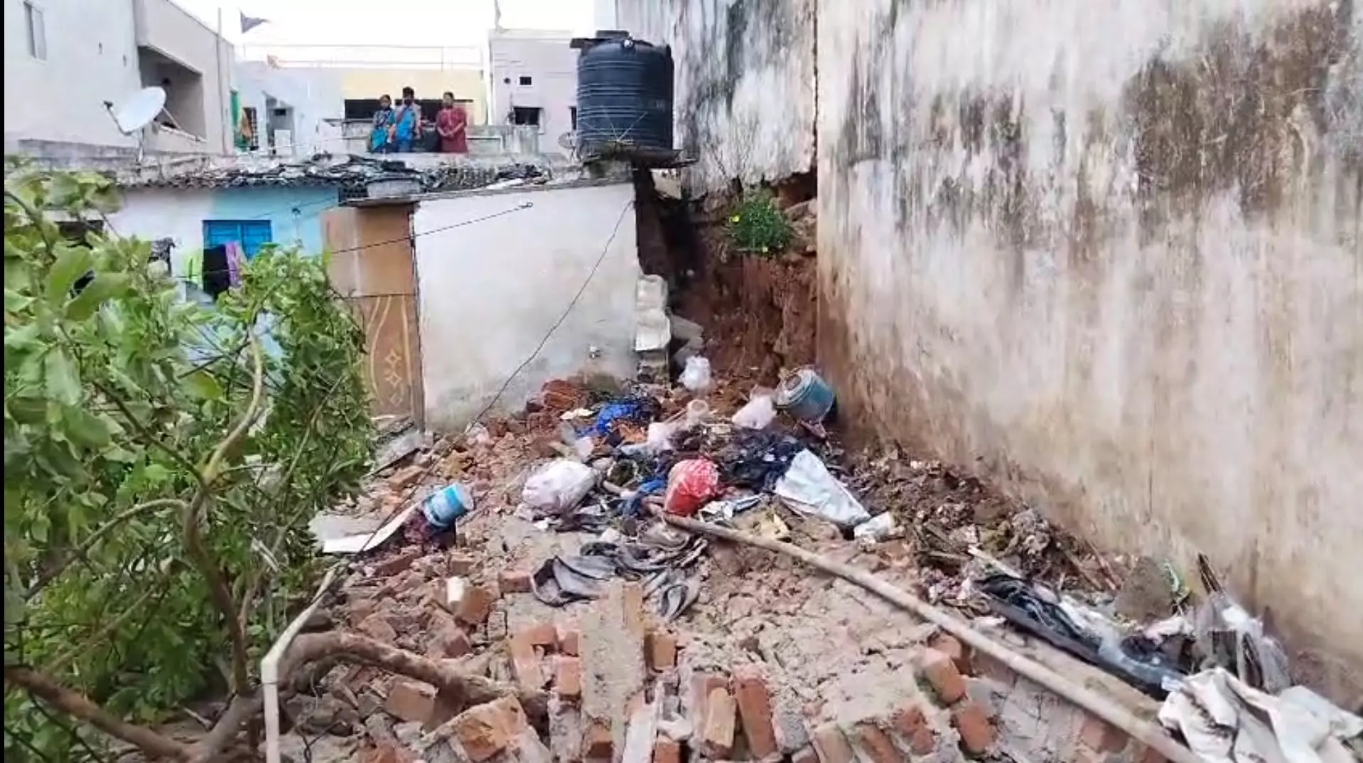 Hyderabad: Two dead, two others injured in wall collapse