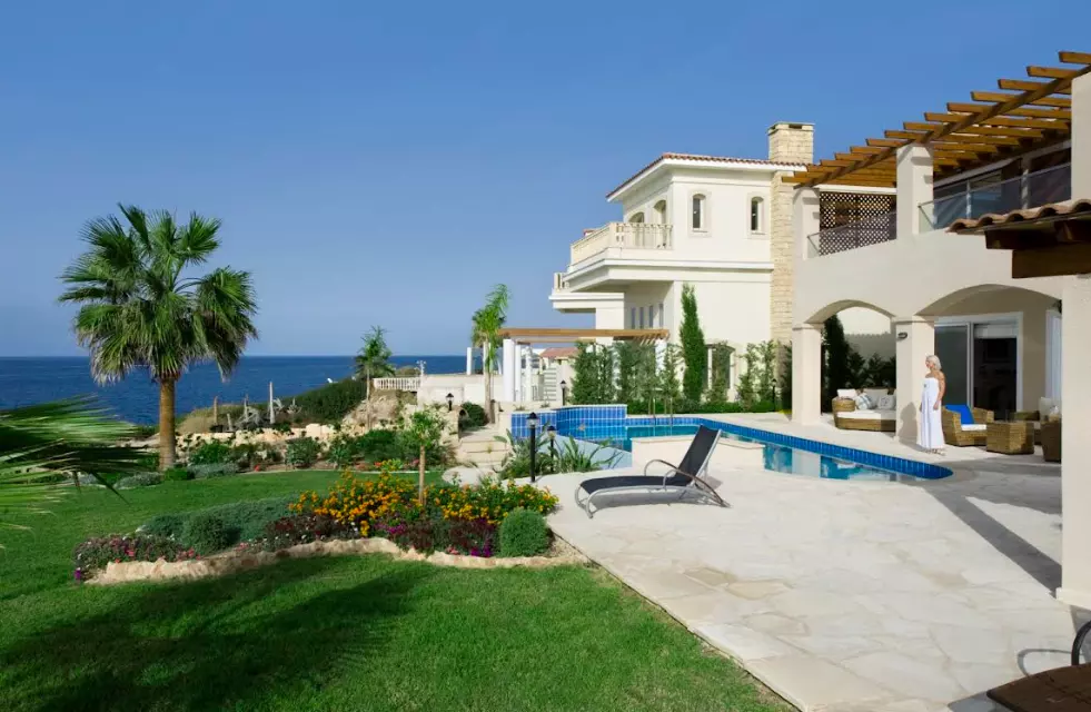 Indian buyers urged to Invest in Greece in a Mediterranean Home