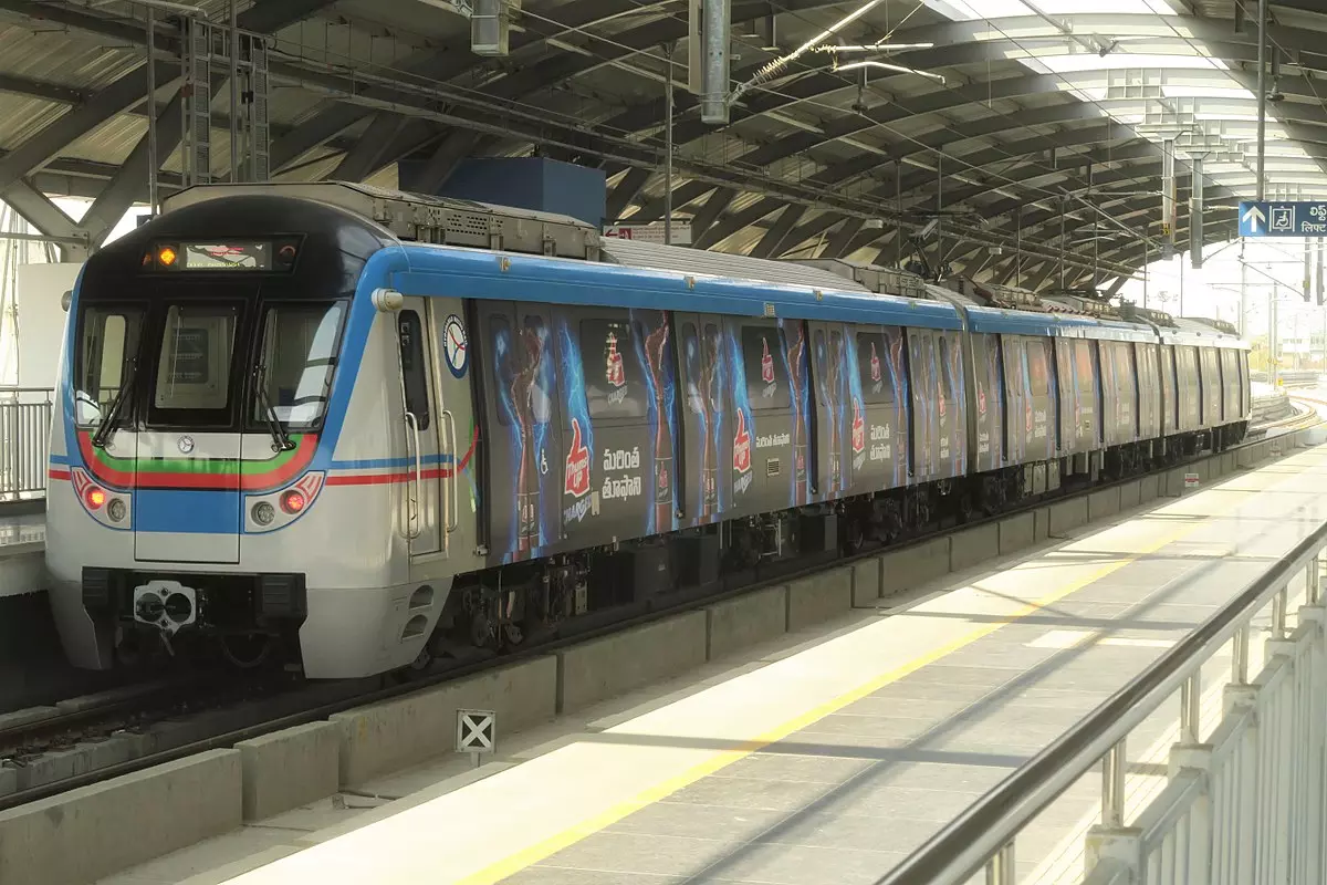 Metro Rail Commuters Suffer After Transco Feeder Trips