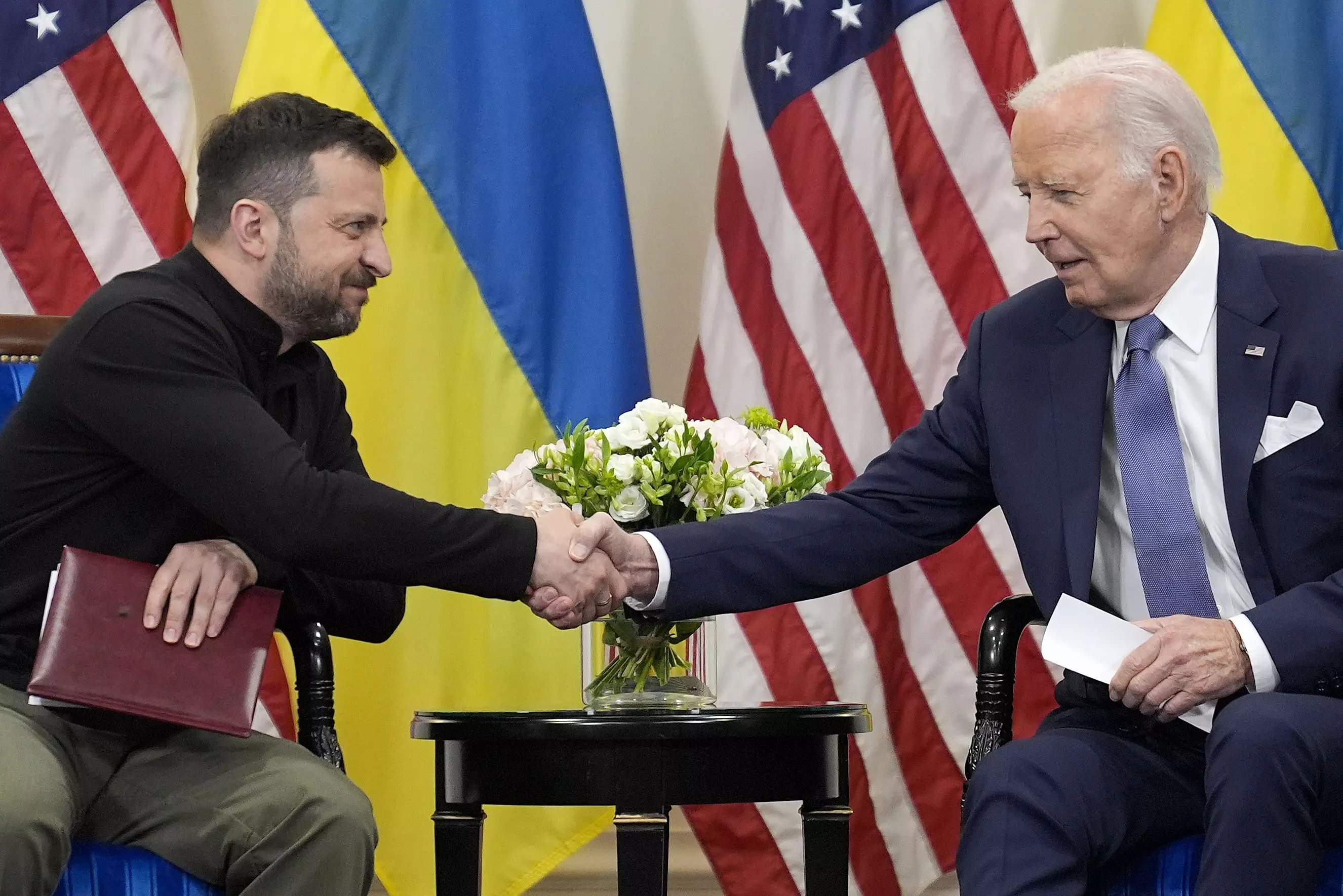 Biden Apologises to Ukraine for Military Aid Delay During Paris Meet