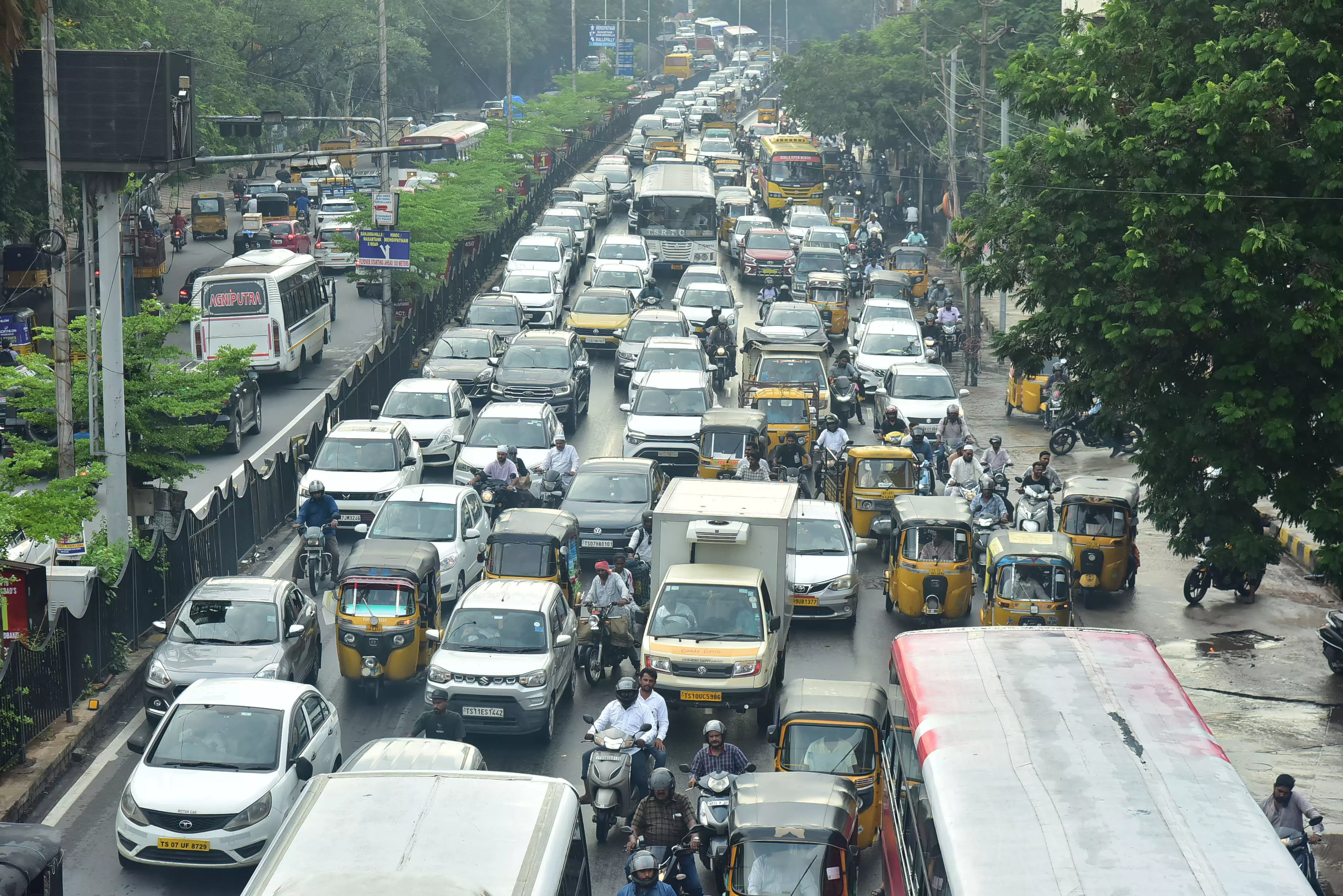 Hyderabad Initiates Measures to Mitigate Rainwater Stagnation and Traffic Jams