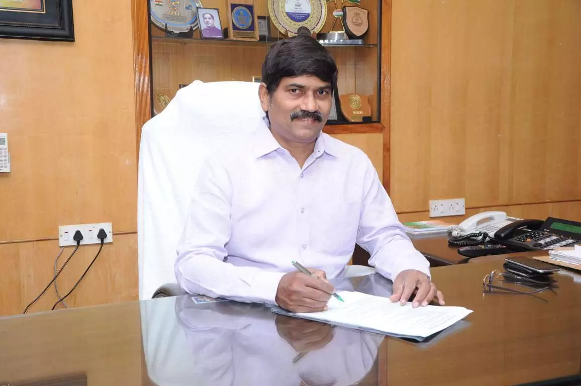 AU VC Prasad Reddy must not step out of his house, warns MLA Vamsi Yadav