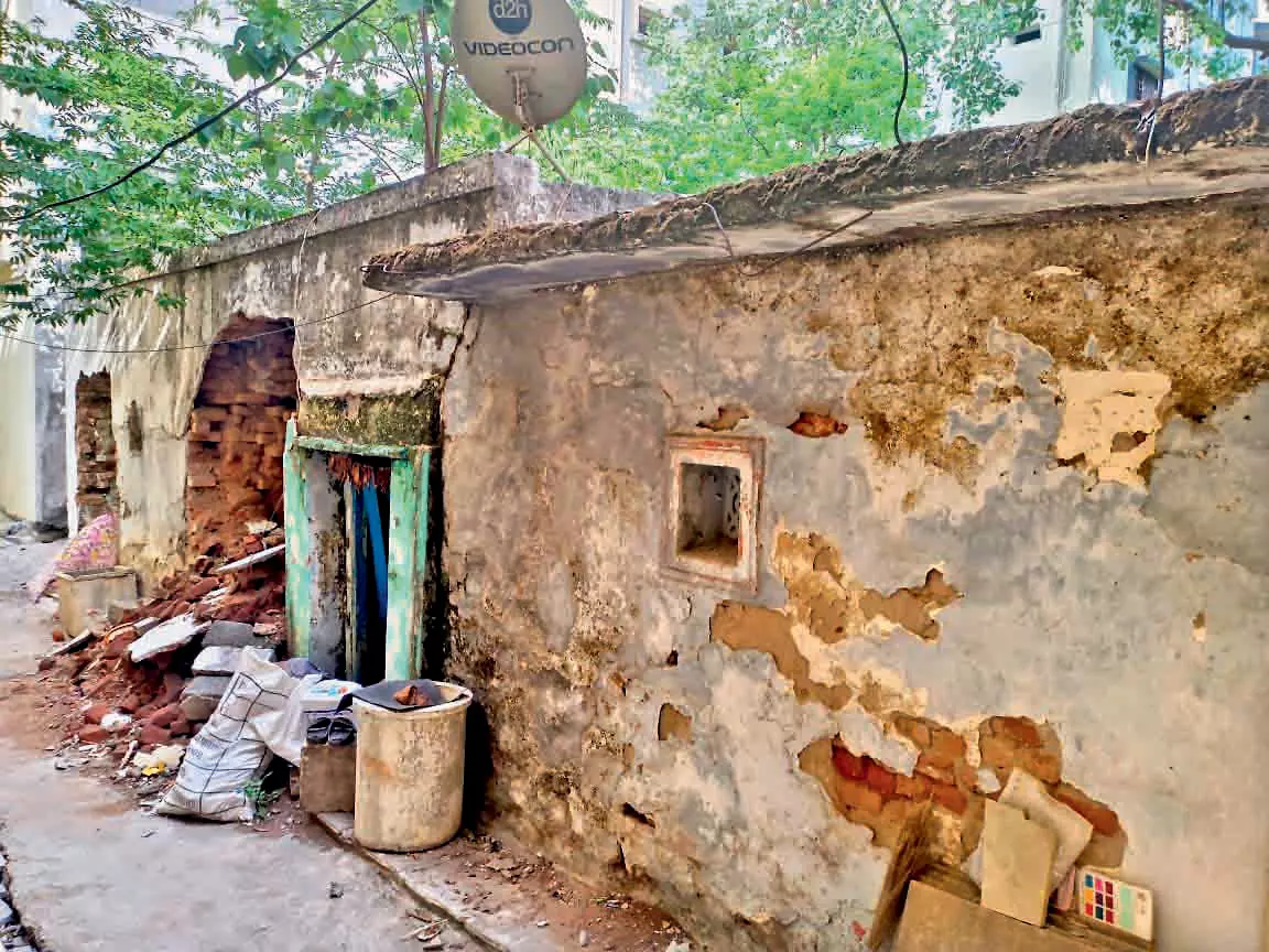 Notices Served On Owners of 290 Decrepit Houses in Nalgonda