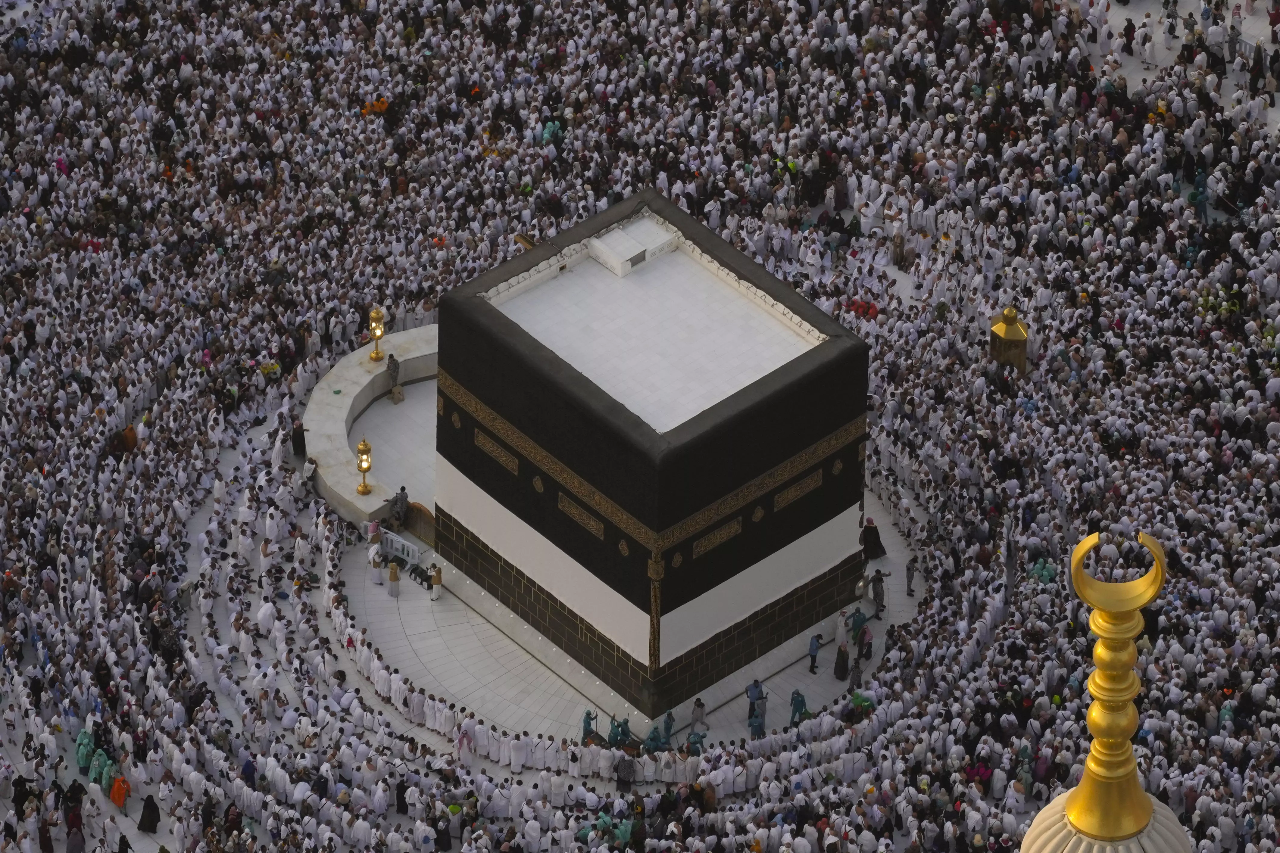 More than 1.5 million foreign Muslims arrive in Mecca for Hajj pilgrimage