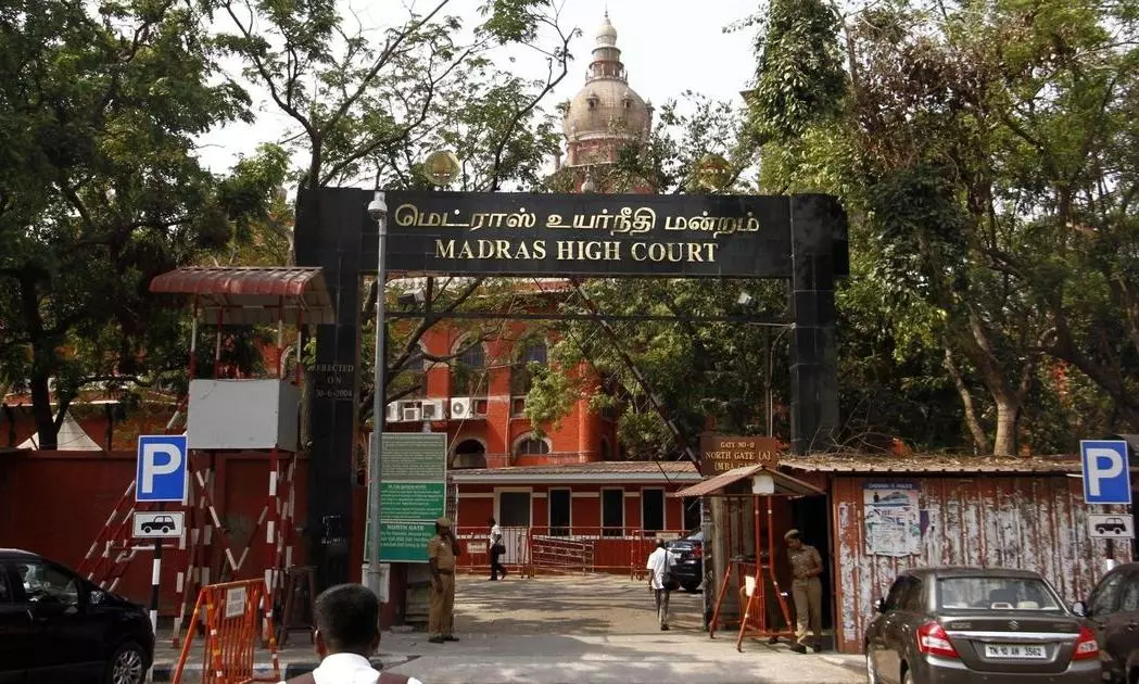 Pay young lawyers a monthly stipend of 15-20k: Madras HC