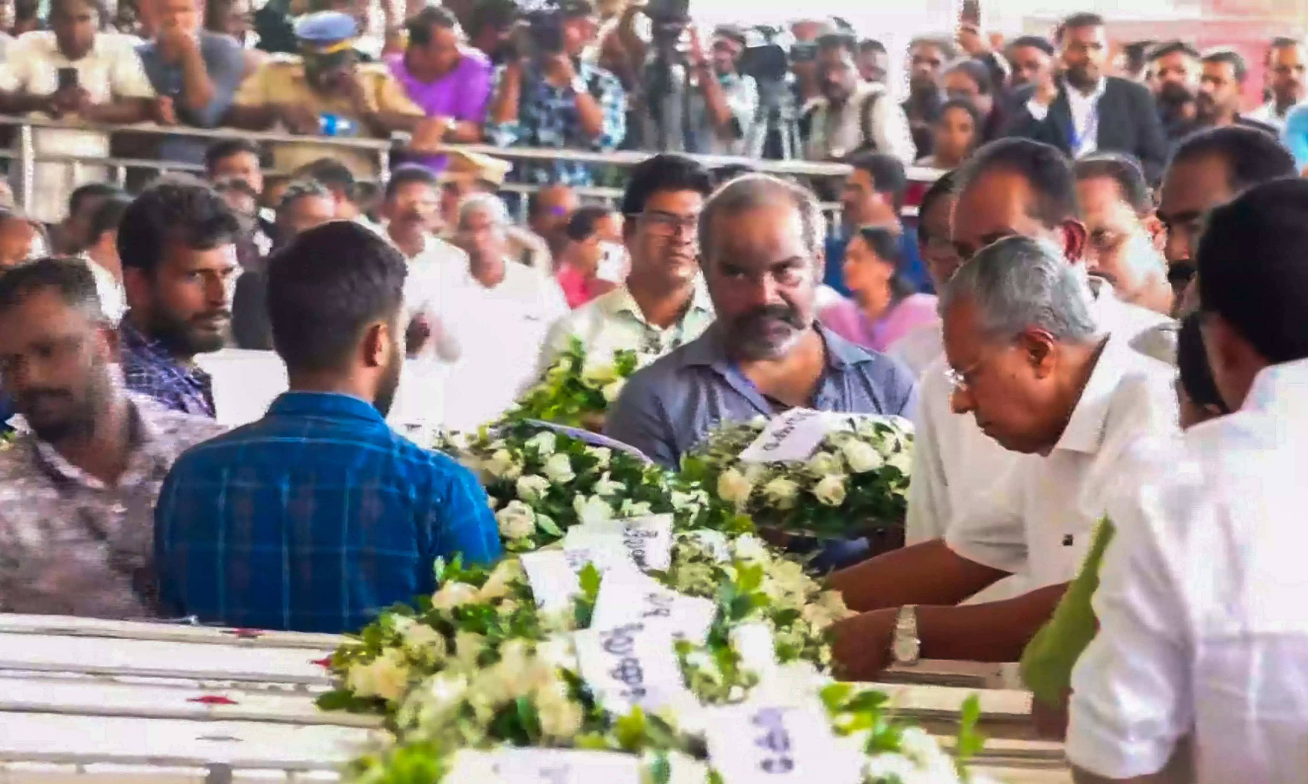 Kerala CM Pinarayi Vijayan Pays Tribute to Victims of Kuwait Fire Accident