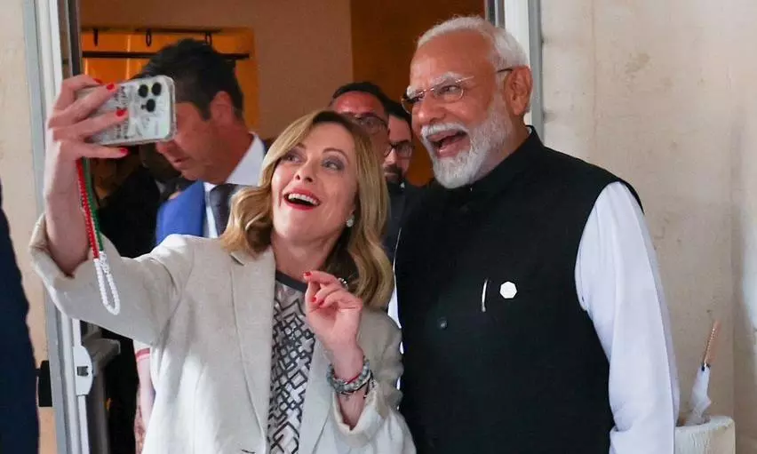 #Melodi: Italian PM Georgia Meloni clicks selfie with PM Modi at G7 Summit