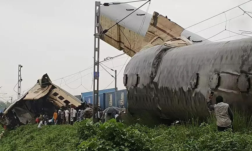 Kanchajunga Express Train Accident: Railways issues Help Desk Numbers