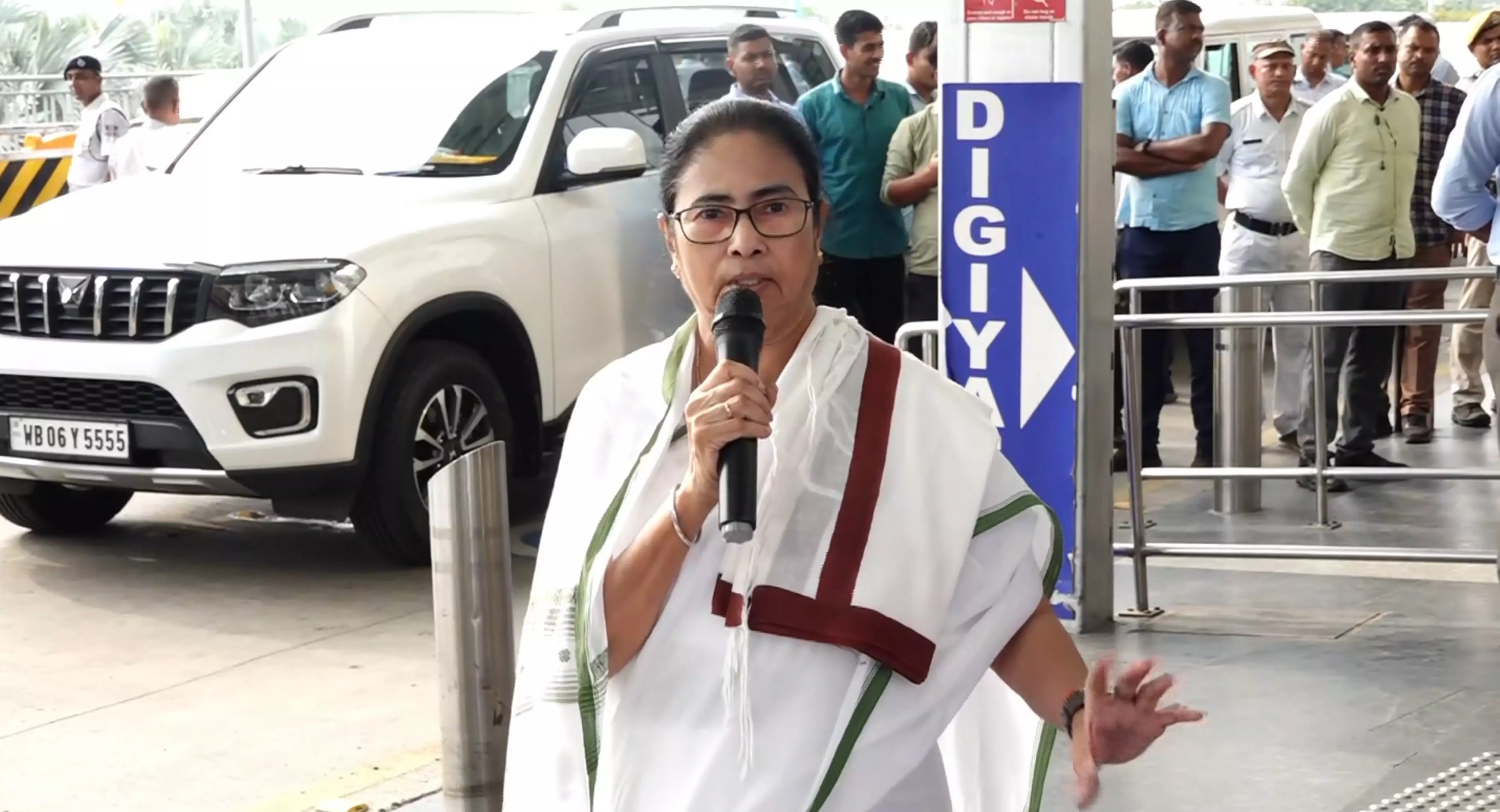 Didi calls on Rajbanshi BJP MP at his home in Coochbehar